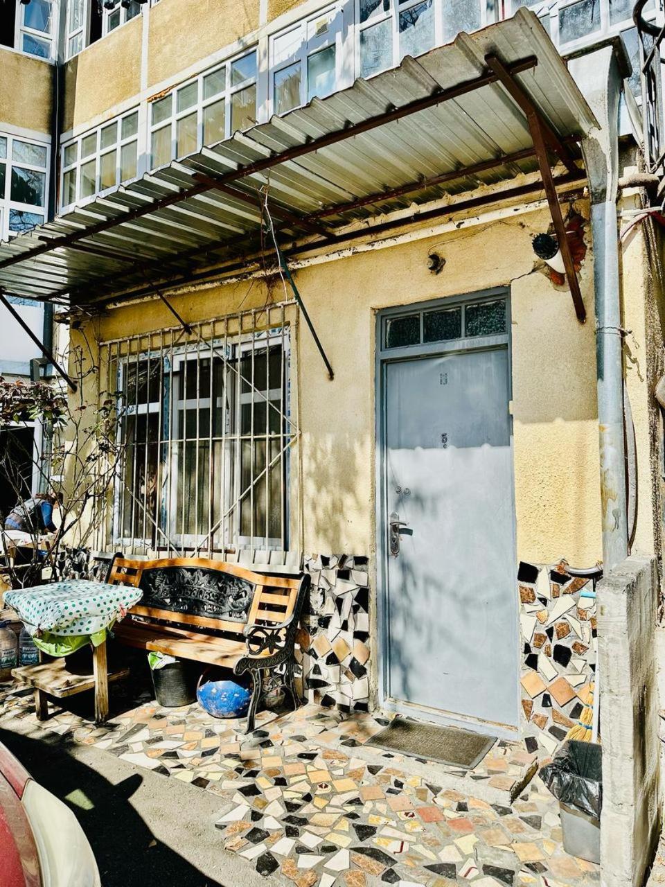 Historical Apartment In City Center Tbilisi ภายนอก รูปภาพ
