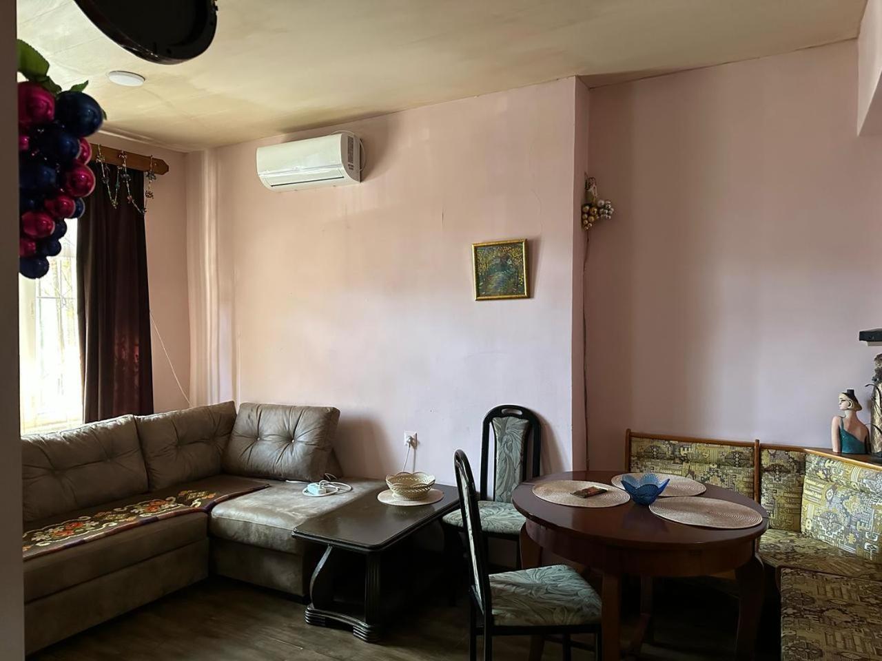 Historical Apartment In City Center Tbilisi ภายนอก รูปภาพ